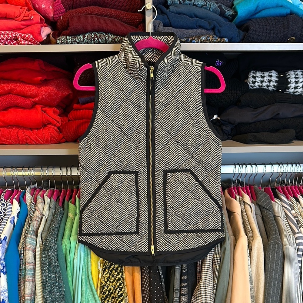 J Crew gray/white print with black piping puffer vest size XS